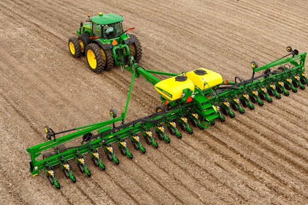 DB60 24 Row Split 47 Planter