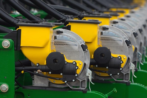 DB80 32 Row 30 Planter