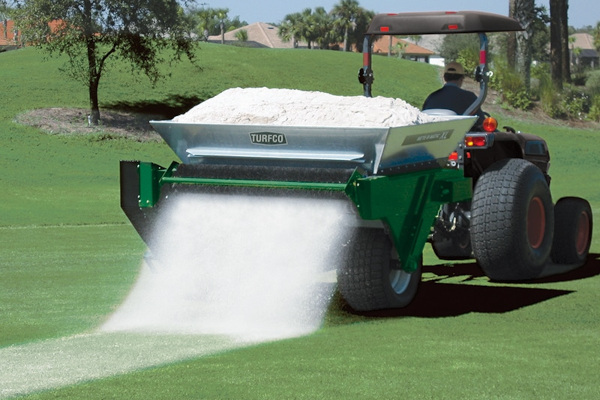 Turfco | Drop-Style Topdressers | Model Mete-R-Matic XL for sale at King Ranch Ag & Turf