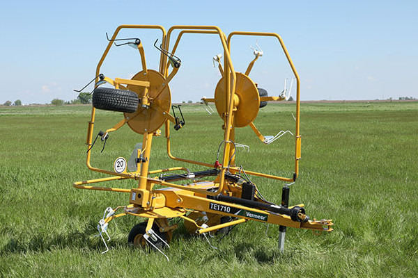 Vermeer | Tedders | Model TE1710 for sale at King Ranch Ag & Turf