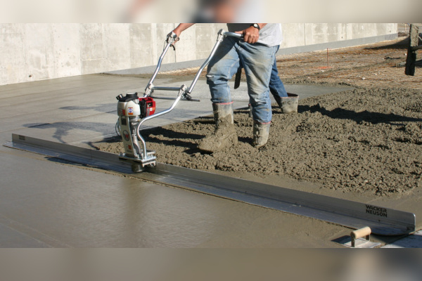 Wacker Neuson     | Vibratory Screeds | P35A Hand-guided screed for sale at King Ranch Ag & Turf